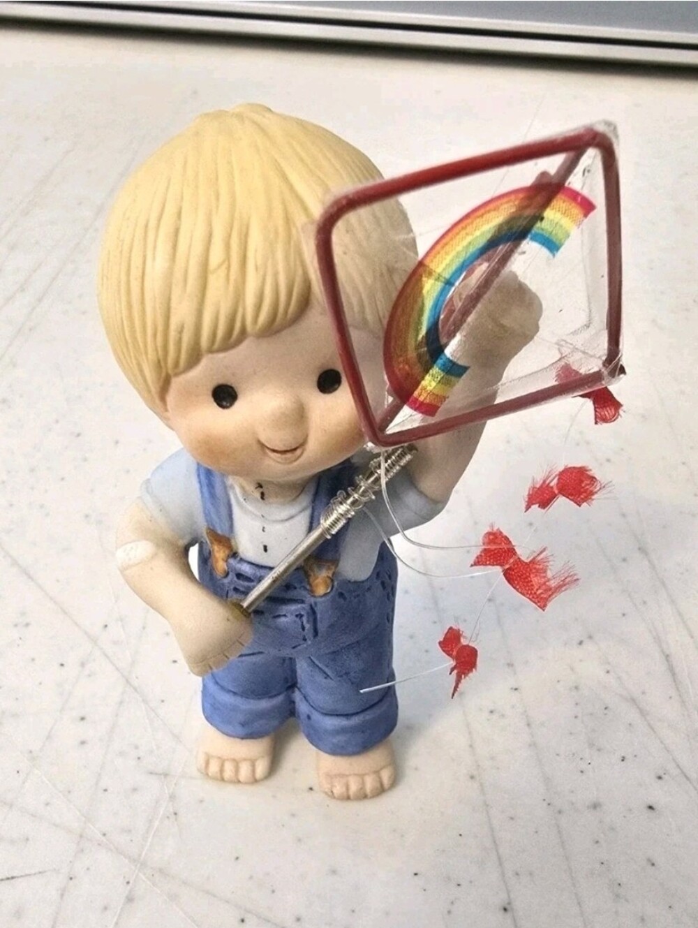 Vintage 1984 Enesco Country Cousins Scooter Flying a Kite FIgurine * READ*